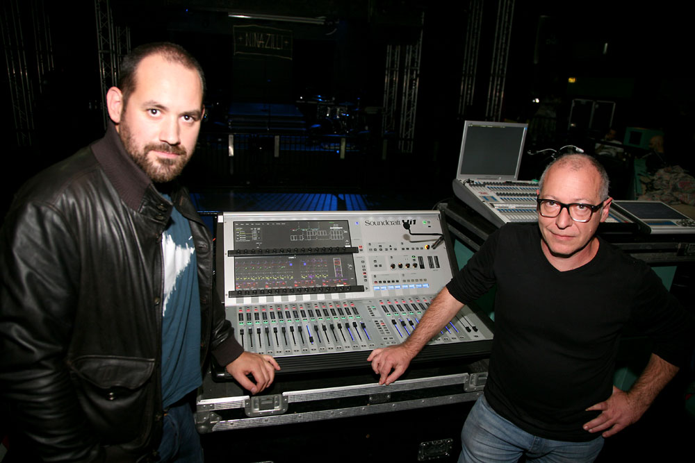 A destra Daniele “Jack” Rossi, fonico FoH, assieme a Stefano Luciani, fonico monitor