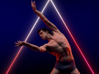 Roberto Bolle danza con un robot